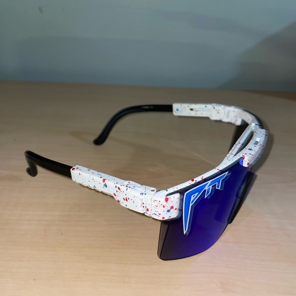 Sunglasses - Picture 2 of 5